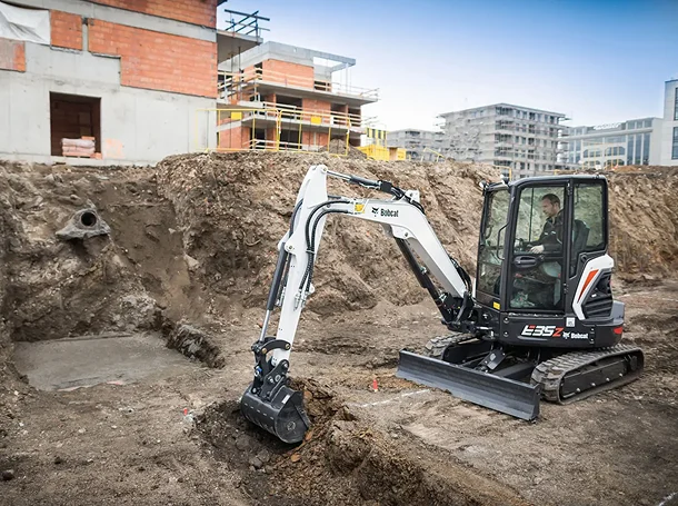 E35z Mini Excavator - Image 3